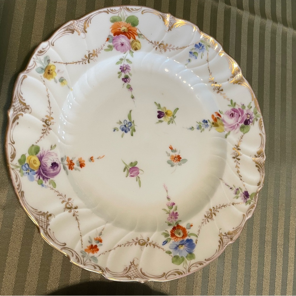 Fine Porcelain Floral Dinner Plates in White with Multicolor Accents - Picture 7 of 11